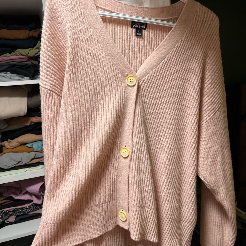 Women’s pink Patagonia Cardigan